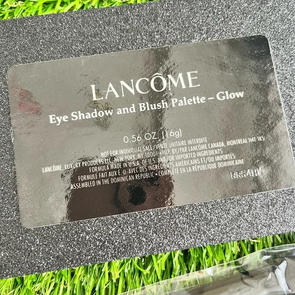 Lancome eye shadow and blush palette and double end make up brush - Picture 6 of 8